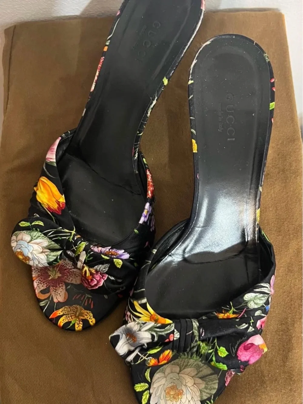 Gucci Black Floral Leather Slide Sandal - Picture 3 of 3